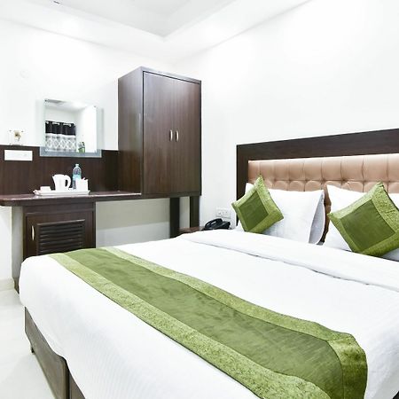Treebo Mehar Castle Hotel Delhi  Exterior photo
