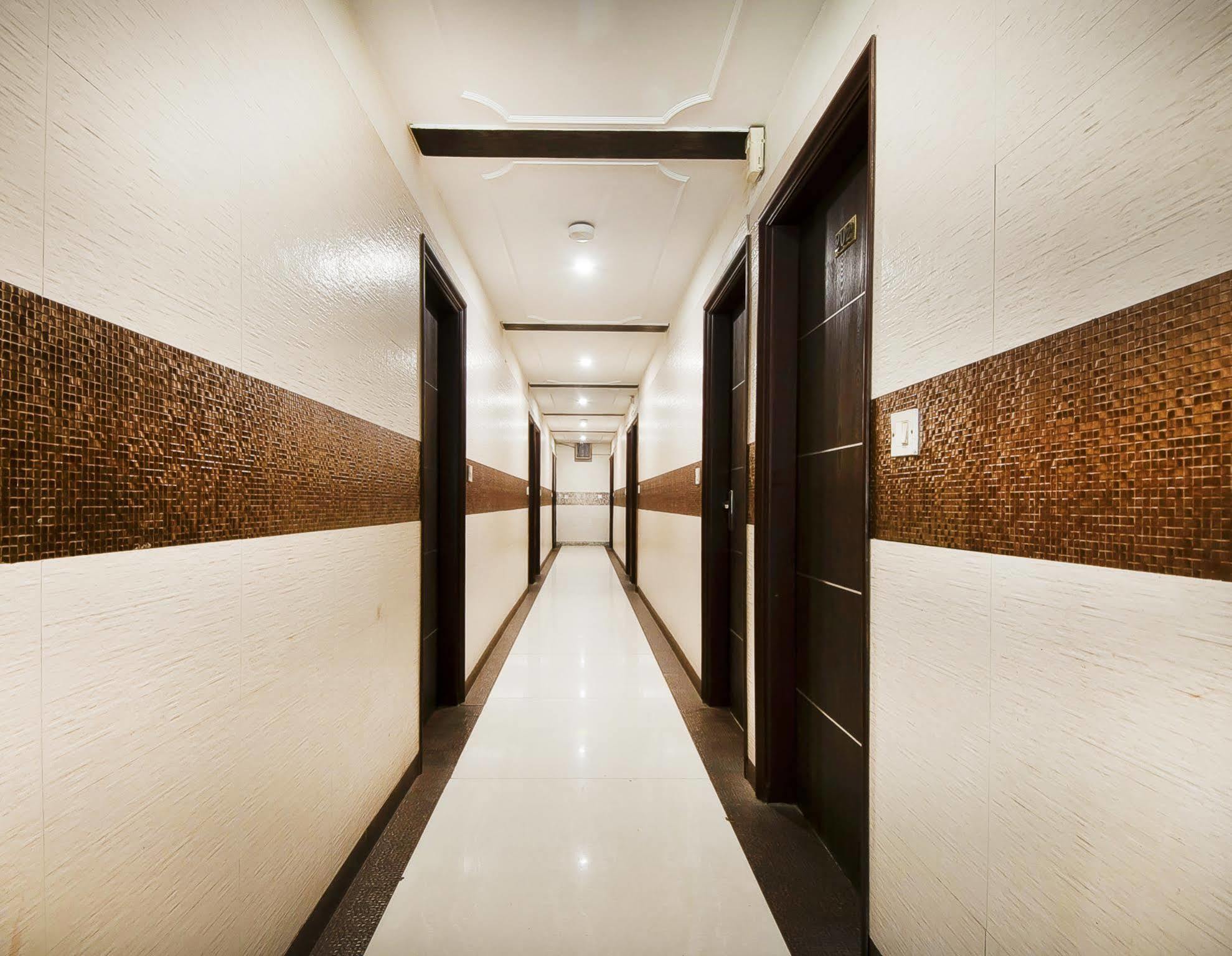 Treebo Mehar Castle Hotel Delhi  Exterior photo